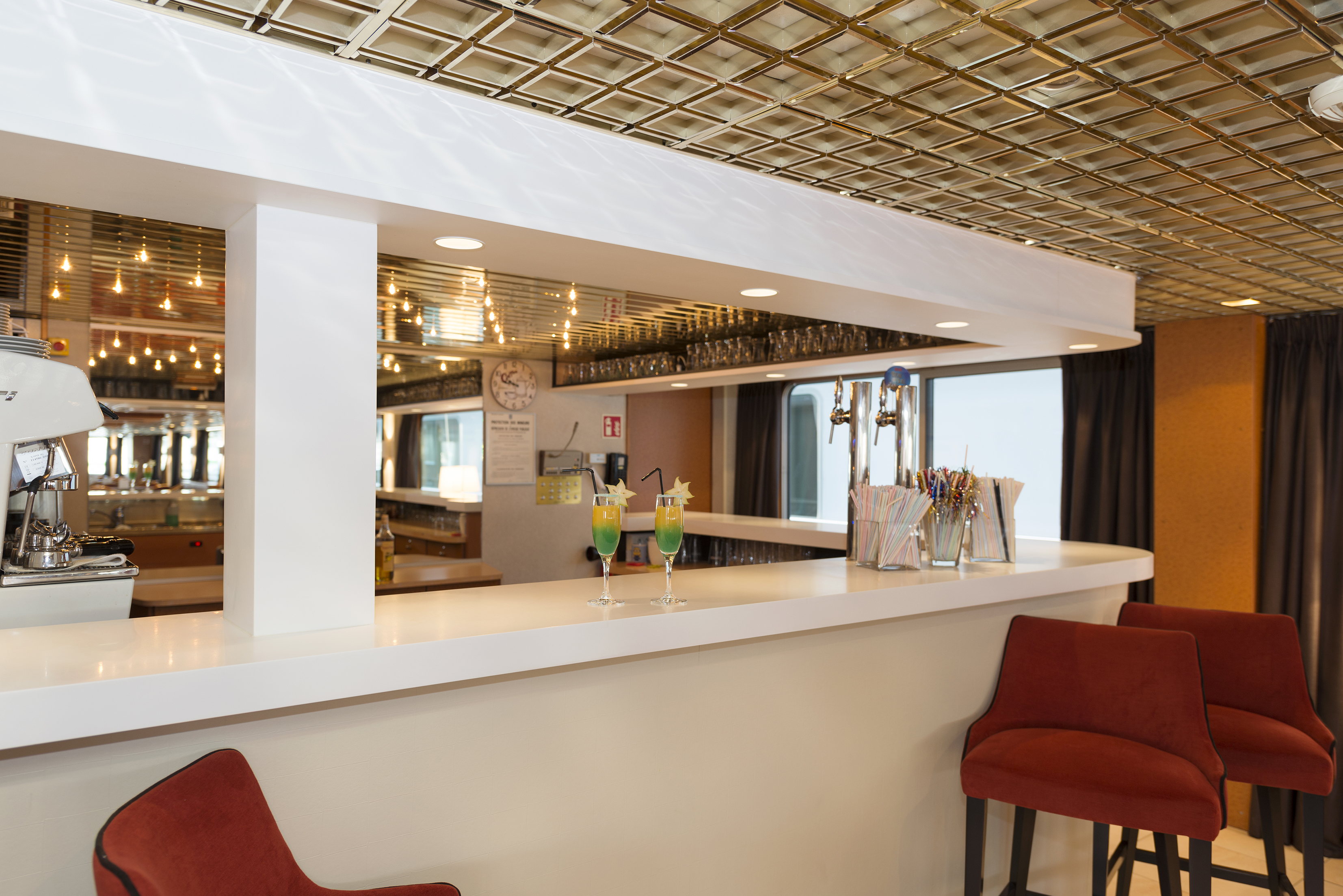 CroisiEurope MS Europe Lounge Bar 4.jpg